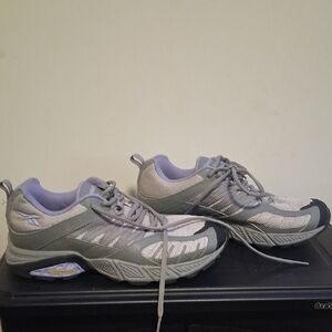 Reebok TRAIL Gray Athletic Shoes with Cushioned Midsole and Mesh Upper